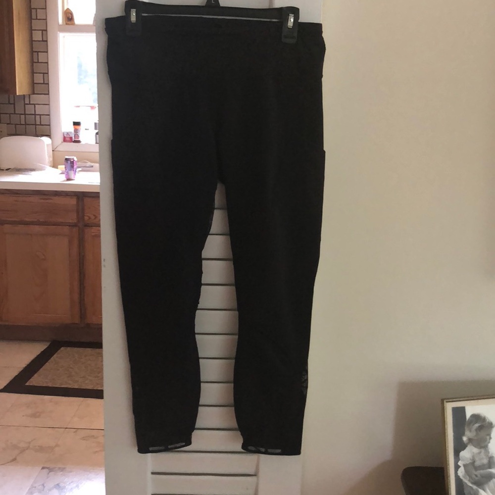Lululemon size 8 Capri black leggings